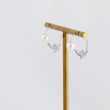 Load image into Gallery viewer, Swing bird earring (rhodium plated silver)