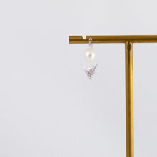 Load image into Gallery viewer, Swing bird earring (rhodium plated silver)