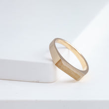 Load image into Gallery viewer, Rutilated quartz signet ring