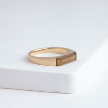 Load image into Gallery viewer, Smoky quartz signet ring