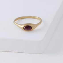 Load image into Gallery viewer, Yui garnet ring