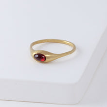 Load image into Gallery viewer, Yui garnet ring