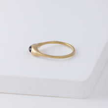 Load image into Gallery viewer, Yui garnet ring