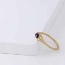 Load image into Gallery viewer, Yui garnet ring