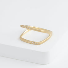 Load image into Gallery viewer, Syami frame ring with diamond