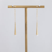 Load image into Gallery viewer, Raindrop pearl hook earrings