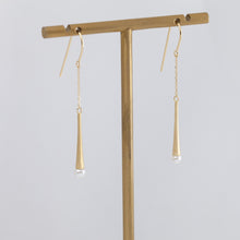 Load image into Gallery viewer, Raindrop pearl hook earrings