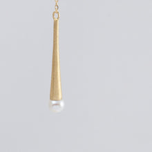 Load image into Gallery viewer, Raindrop pearl hook earrings