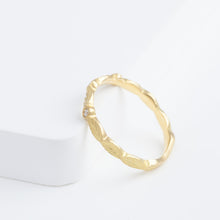 Load image into Gallery viewer, Bloom ring with diamond