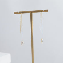 Load image into Gallery viewer, Kidney white pearl drop earrings