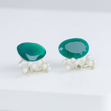Load image into Gallery viewer, Fairy green agate and pearl earrings