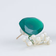 Load image into Gallery viewer, Fairy green agate and pearl earrings