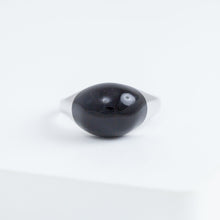 Load image into Gallery viewer, Mini rock round onyx ring - silver