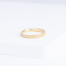 Load image into Gallery viewer, Silky 2.8mm YG with five diamonds