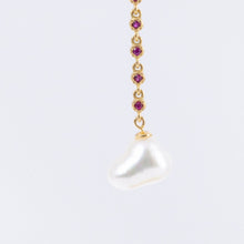 Load image into Gallery viewer, Dew ruby chain white pearl drop earrings