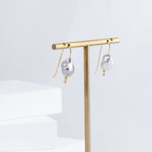Load image into Gallery viewer, UVA Keshi pearl drop earrings