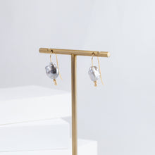 Load image into Gallery viewer, UVA Keshi pearl drop earrings
