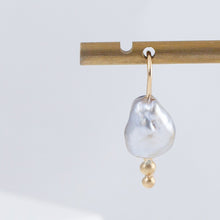 Load image into Gallery viewer, UVA Keshi pearl drop earrings