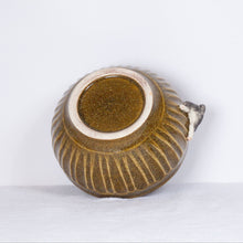 Load image into Gallery viewer, Yukurite - Ceramic bowl with Black Shiba