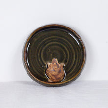 Load image into Gallery viewer, Yukurite - Ceramic small plate with sitting Shiba