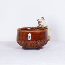 Load image into Gallery viewer, Yukurite - Ceramic sake cup with siamese cat