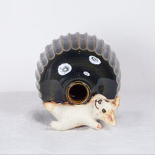 Load image into Gallery viewer, Yukurite - Ceramic small vase with corgi