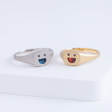 Load image into Gallery viewer, Small happy face platinum signet ring