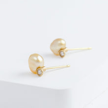 Load image into Gallery viewer, Baby gold pearl single pearl diamond studs