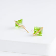 Load image into Gallery viewer, Band square peridot studs