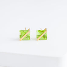 Load image into Gallery viewer, Band square peridot studs