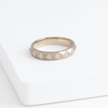 Load image into Gallery viewer, Studs champagne gold ring with diamond
