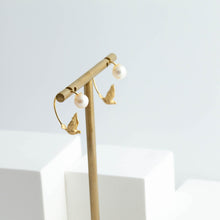 Load image into Gallery viewer, Swing bird earring