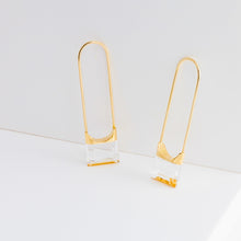 Load image into Gallery viewer, Drop square quartz earring (single) - Kolekto