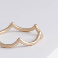 Load image into Gallery viewer, Pointed waves ring