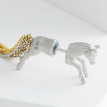 Load image into Gallery viewer, Horse through rhodium plated silver earring - Kolekto