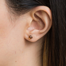 Load image into Gallery viewer, Rough stone zircon stud - Kolekto