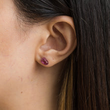Load image into Gallery viewer, Rough stone rhodolite stud - Kolekto