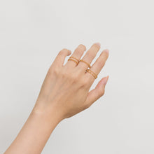 Load image into Gallery viewer, Repeat oval ring - Kolekto