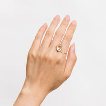 Load image into Gallery viewer, Fall in drop rutilated quartz ring - Kolekto
