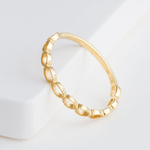 Load image into Gallery viewer, Repeat oval ring - Kolekto