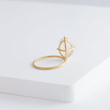 Load image into Gallery viewer, Fall in drop rutilated quartz ring - Kolekto