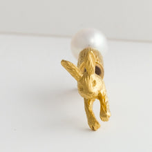 Load image into Gallery viewer, Bunny through earring - Kolekto