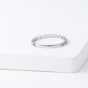 Repeat small oval ring - white gold