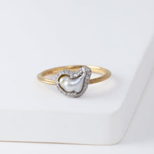 Load image into Gallery viewer, Tulle south sea pearl diamond ring
