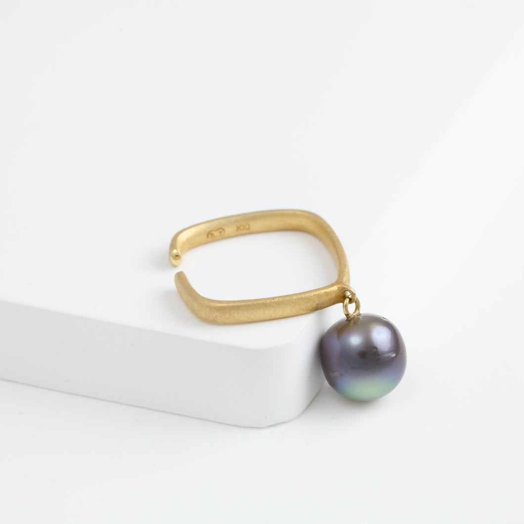 Syami hanging tahitian pearl ear cuff