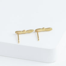 Load image into Gallery viewer, Bloom blue sapphire stud

