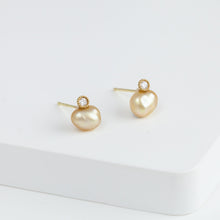 Load image into Gallery viewer, Baby gold pearl single pearl diamond studs
