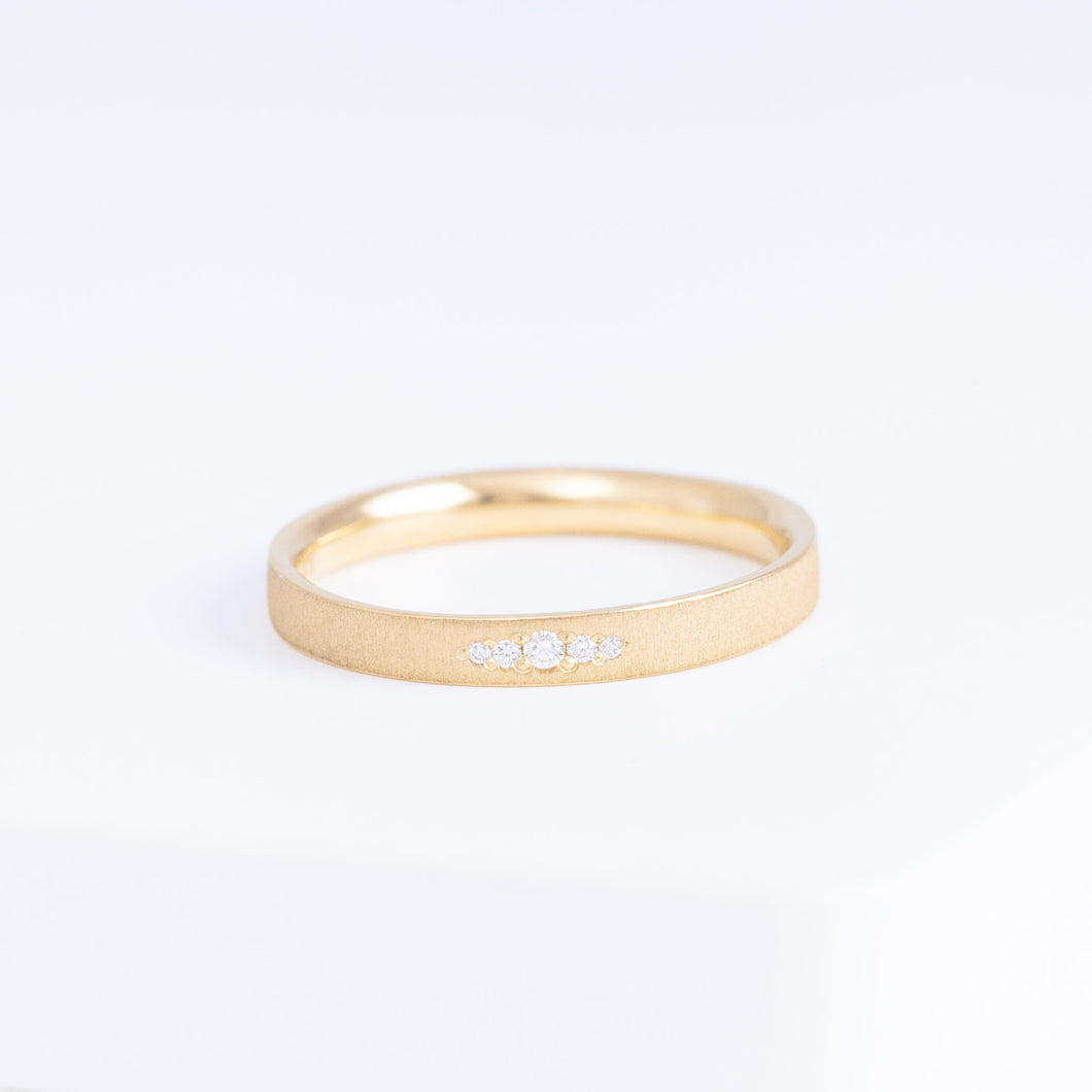 Silky 2.8mm YG with five diamonds