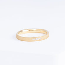 Load image into Gallery viewer, Silky 2.8mm YG with five diamonds
