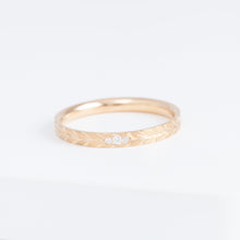Load image into Gallery viewer, Laurel 2.4mm PG with three diamonds
